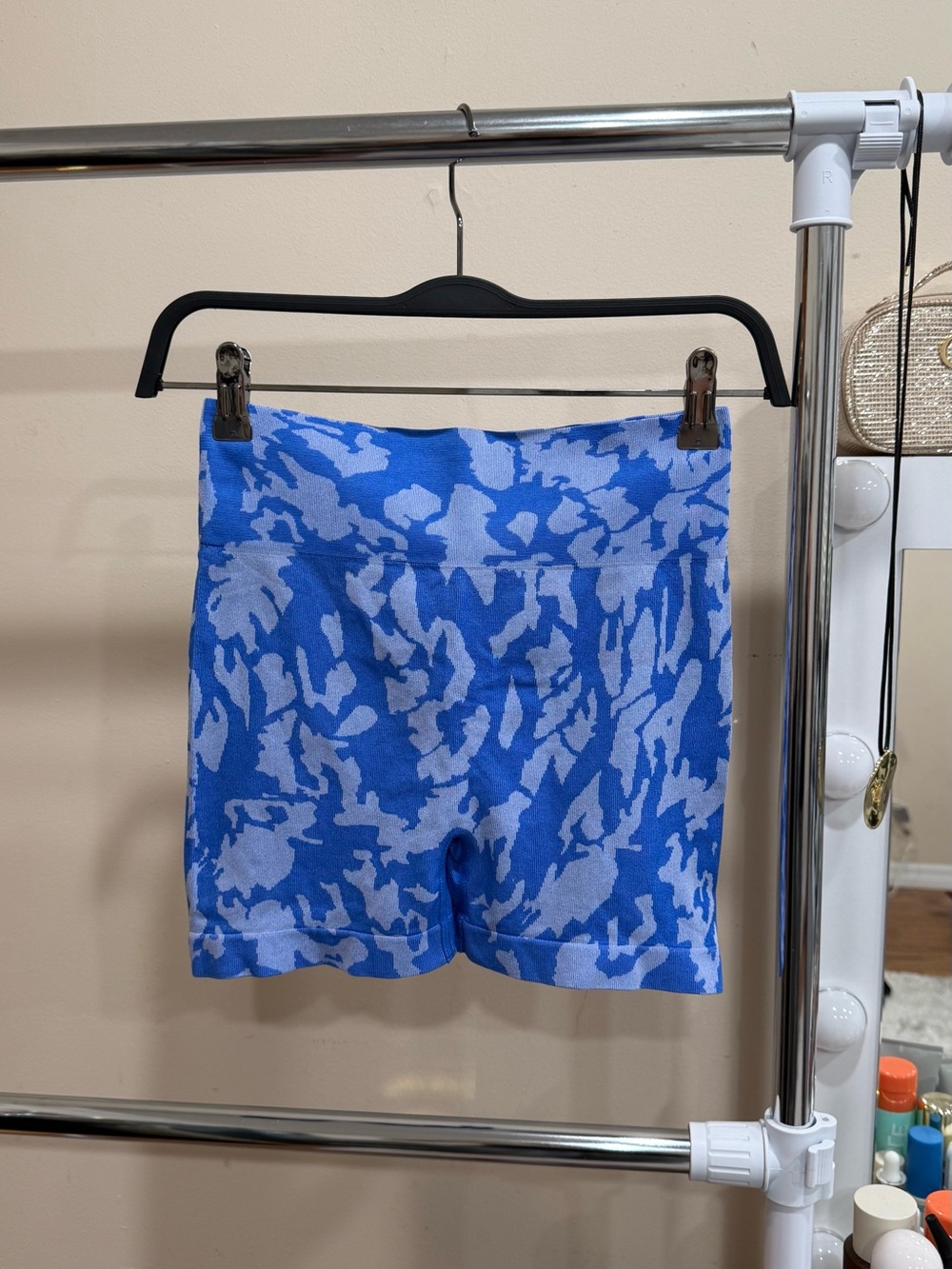 Blue Floral Seamless Biker Shorts Size M High Waist Scrunch Booty Activewear